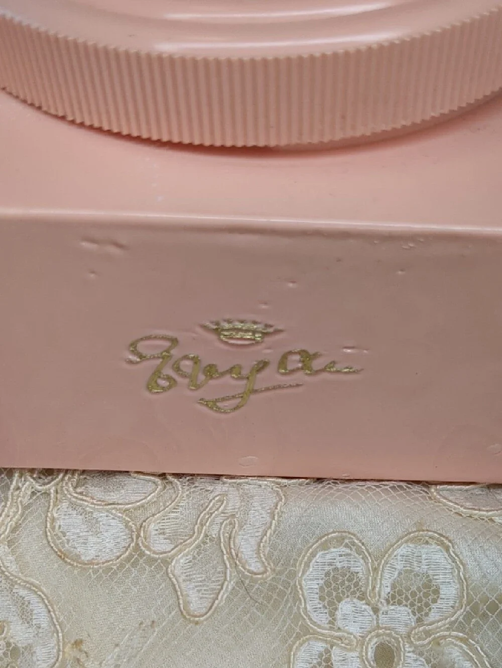 Vintage 50s Evyan White Shoulders Powder Box Pink Plastic Art Nouveau 4X4” MCM